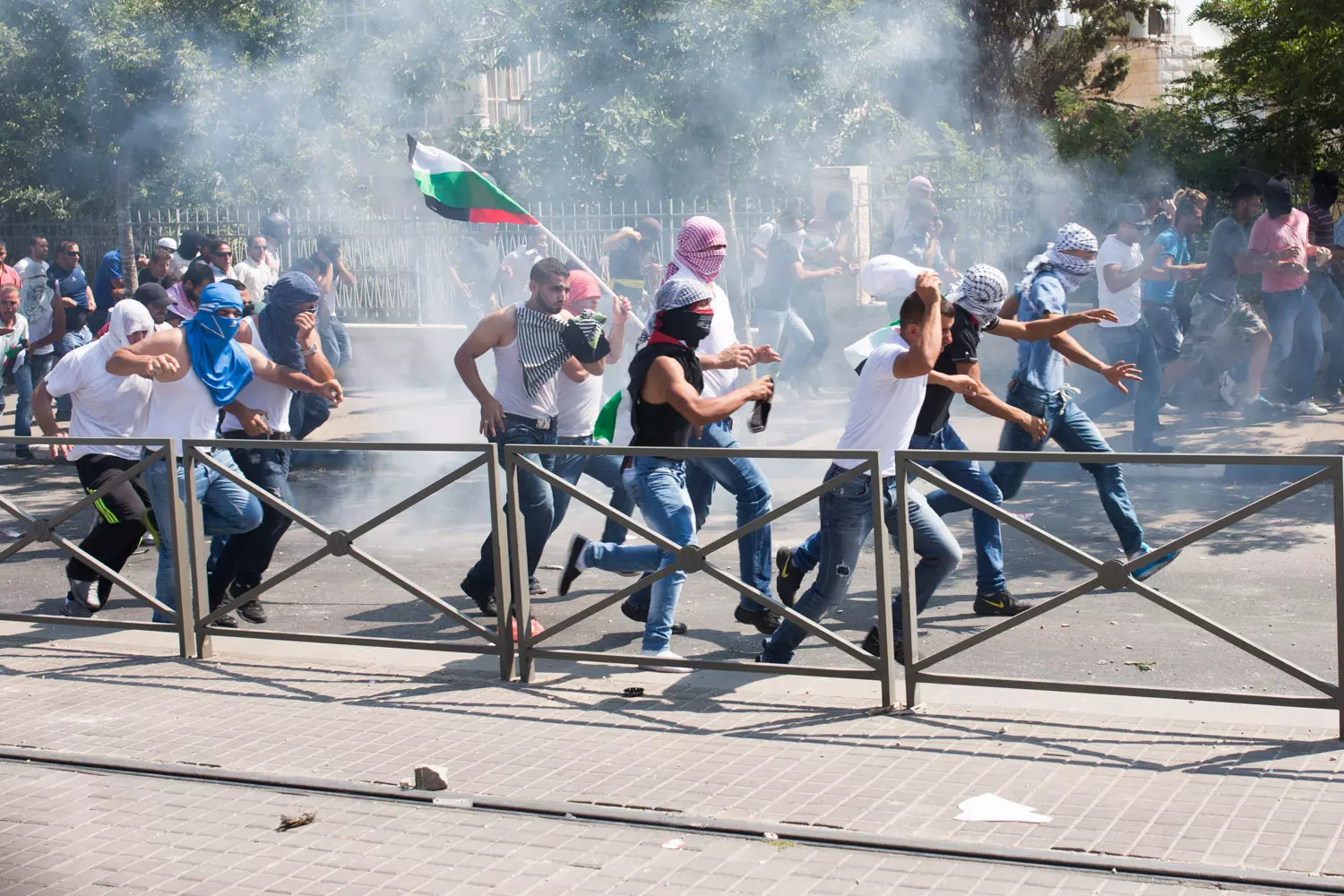 "יכולים לעבור את המשבר". הפגנה בשכונת שועפאט בעקבות רצח הנער מוחמד אל חדיר