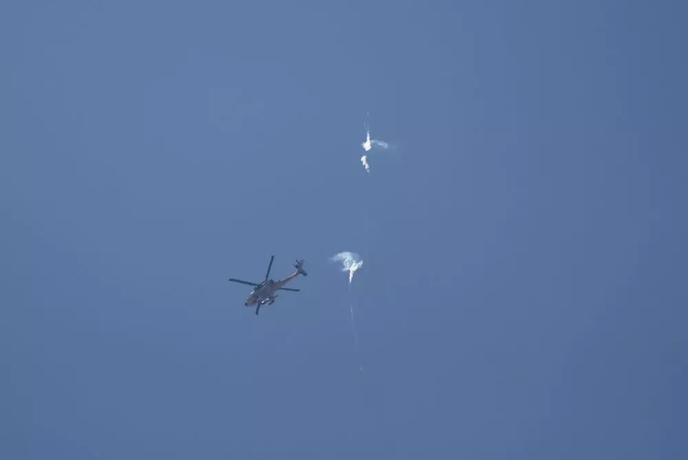 מסוק אפאצ'י של חיל האוויר בשמי עזה, הבוקר