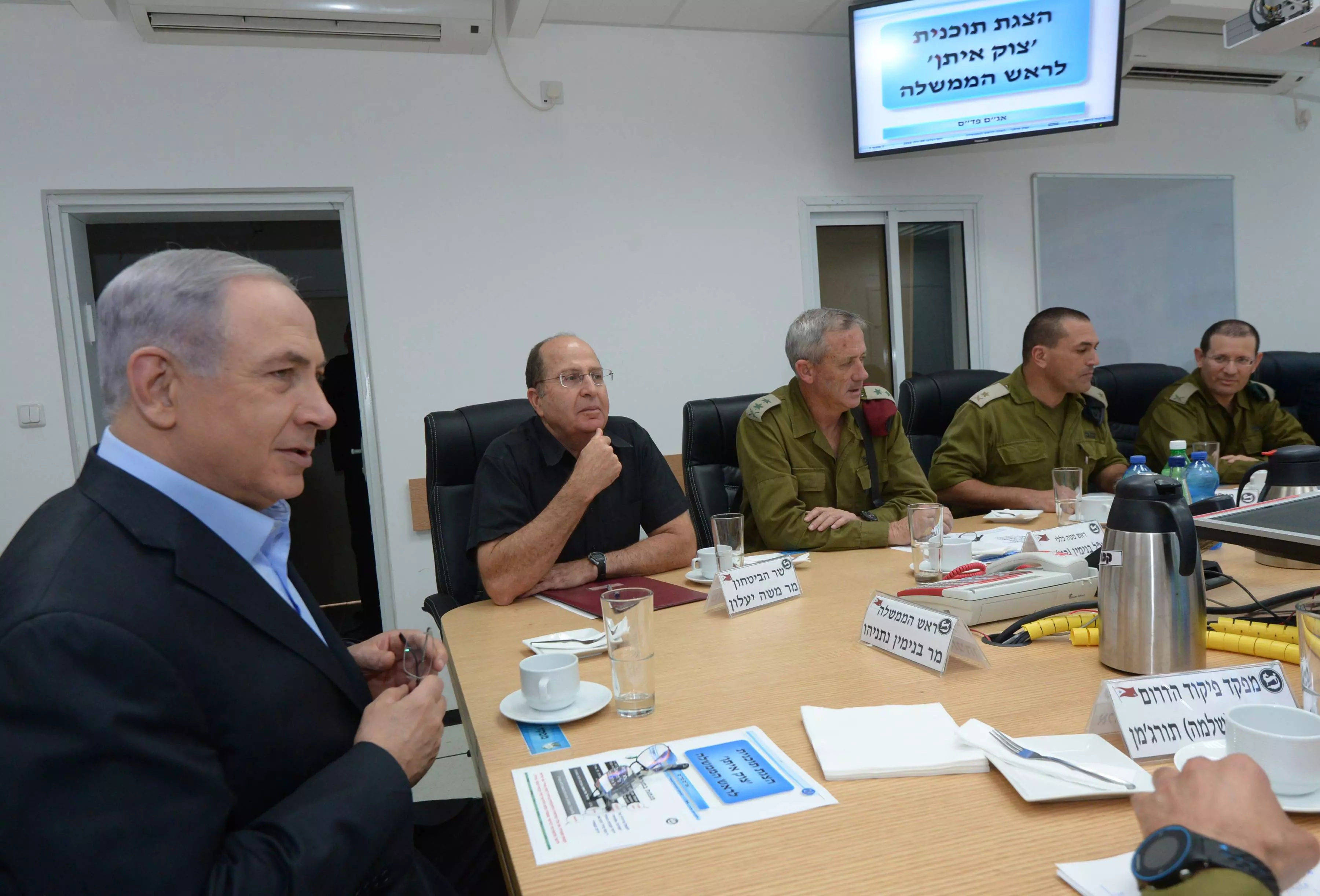 רוצה להשיג רק שקט מדומה? נתניהו לצד בכירי מערכת הביטחון