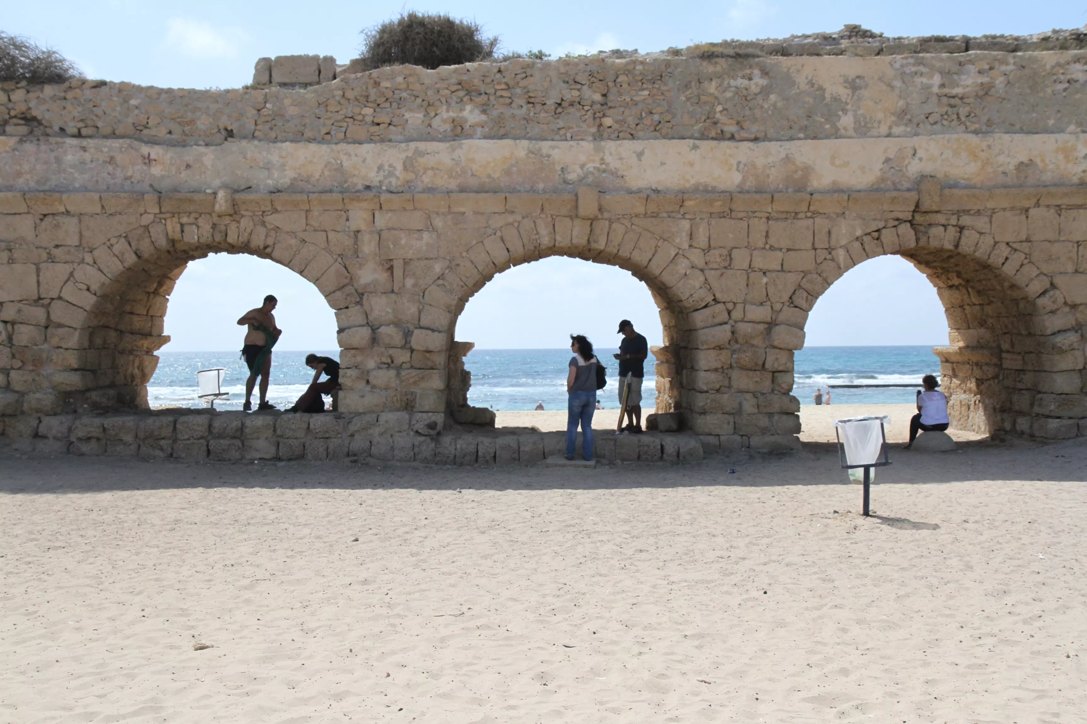 אזעקה בחוף האקוואדוקט בקיסריה, היום