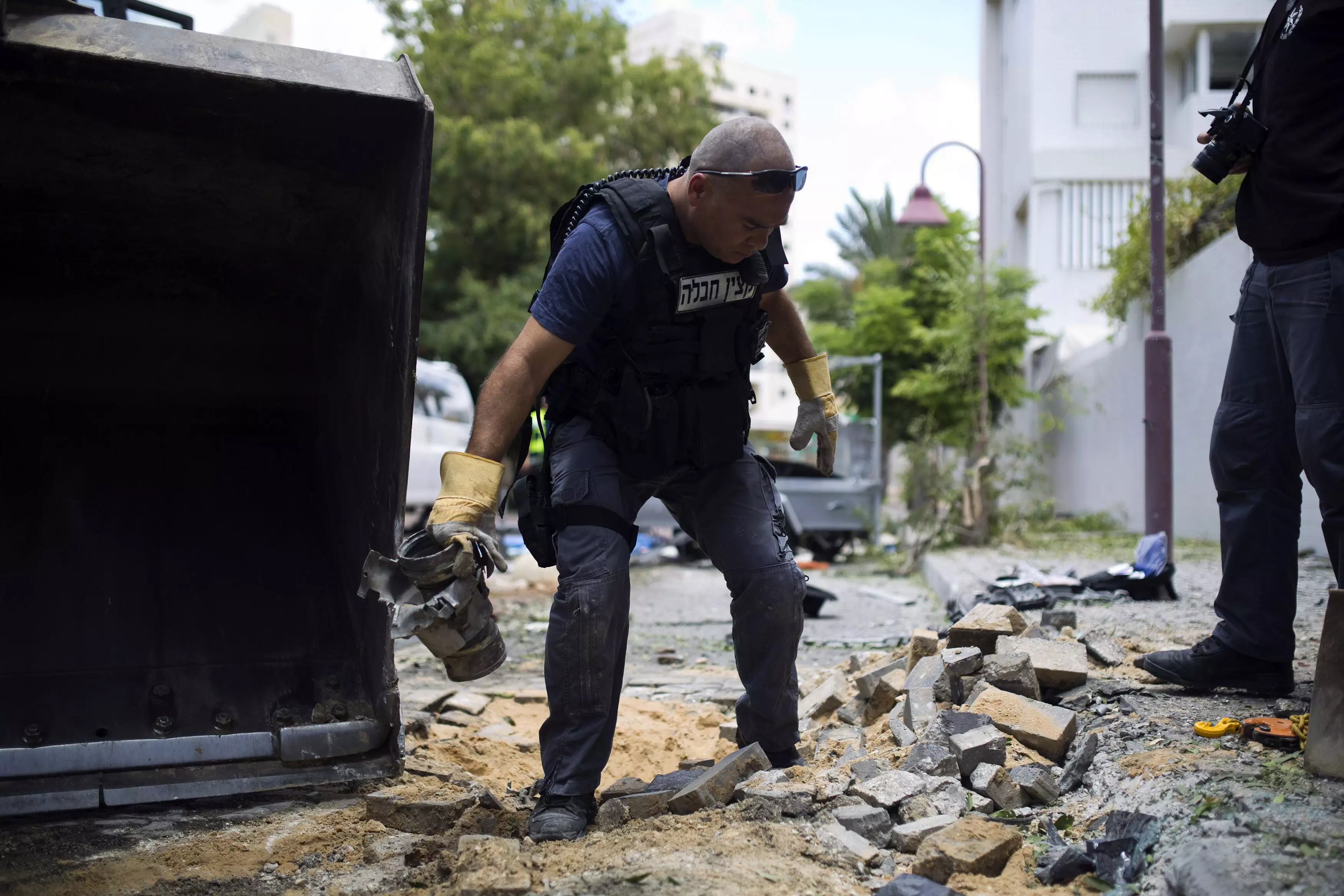 נזקי פגיעת רקטה באשדוד במהלך "צוק איתן"