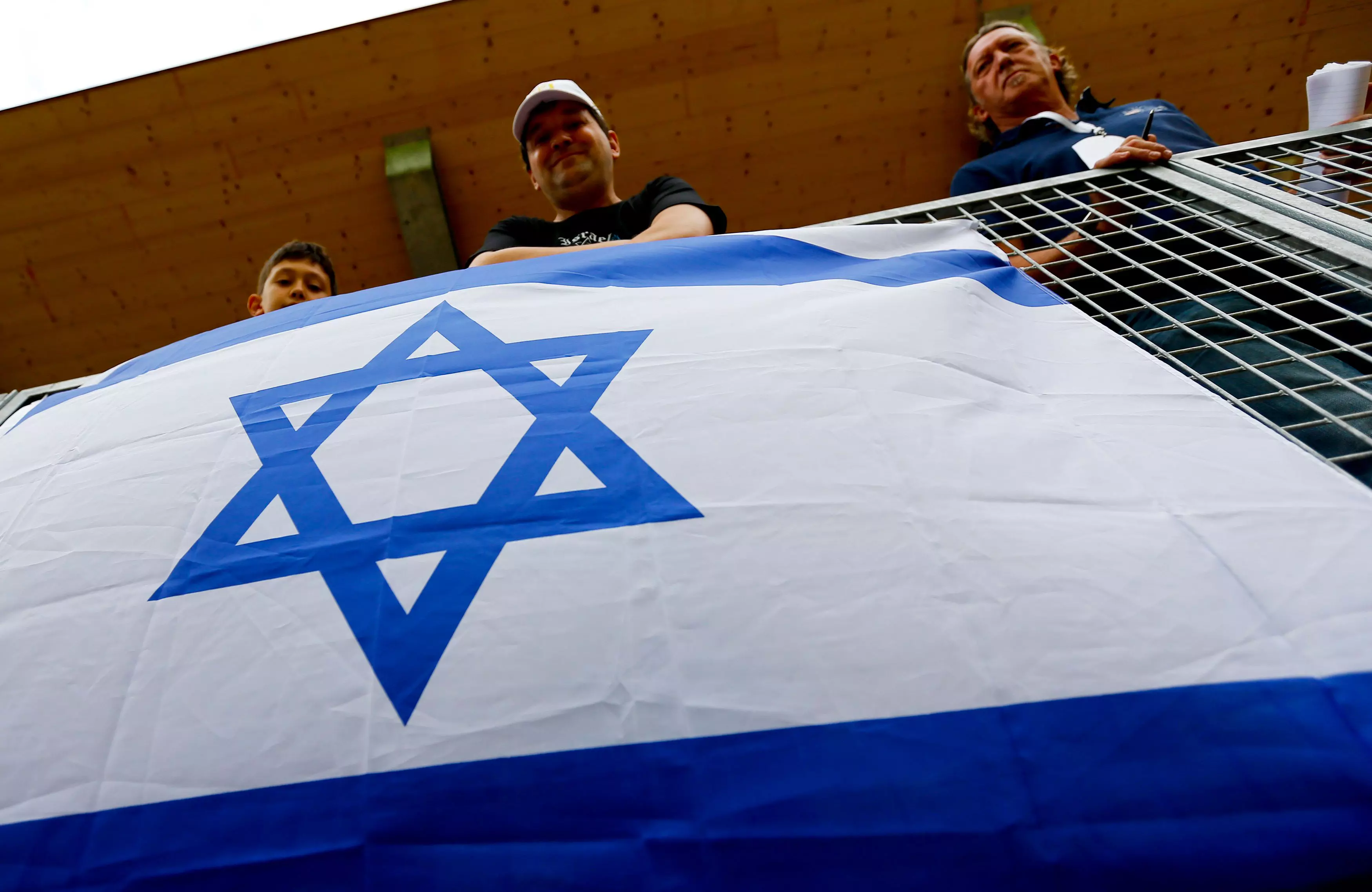 "מחצית מן היהודים בעולם אינם חיים בישראל, אך המדינה היהודית מהווה עבור רובם מקור הזדהות וגאווה"