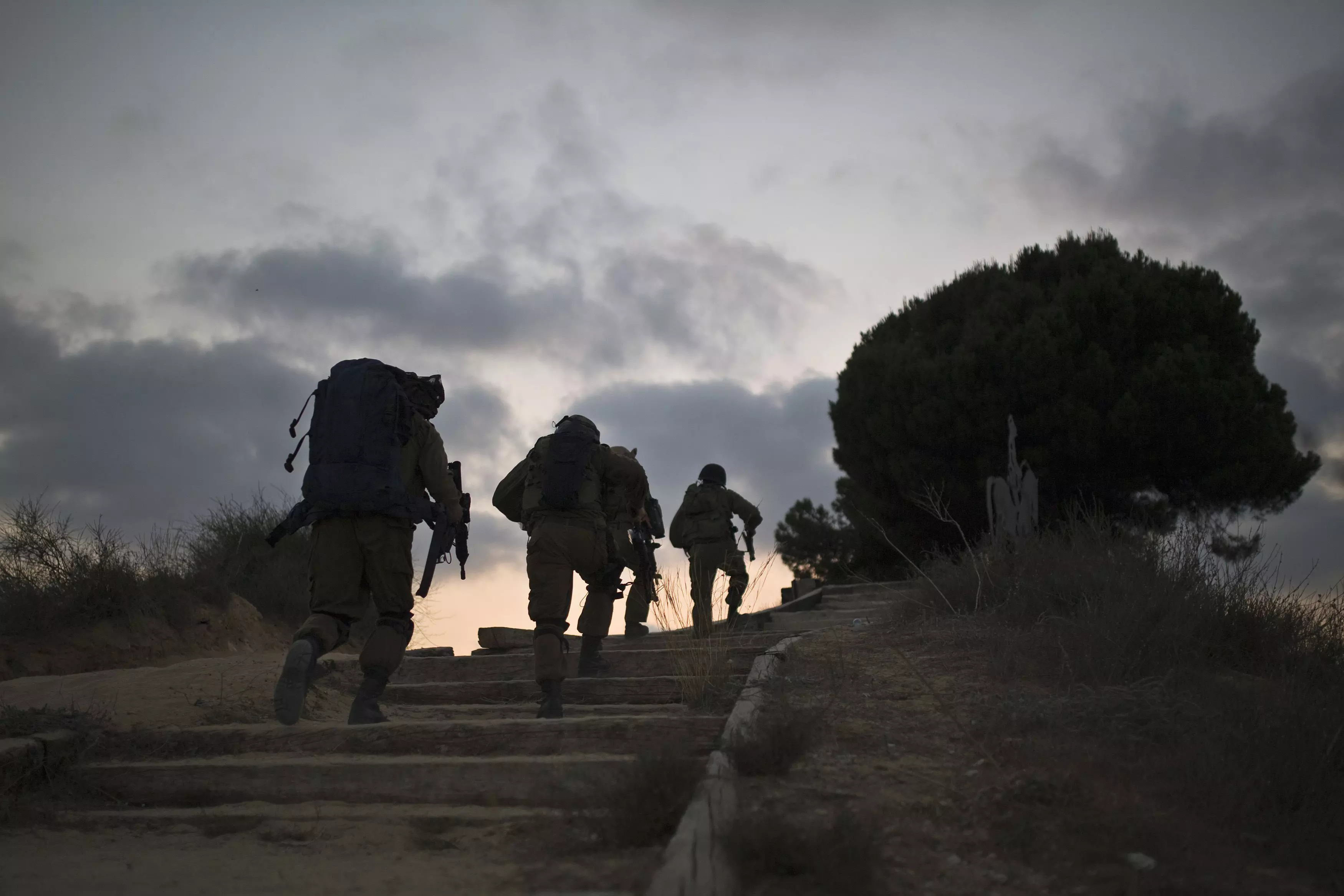 חיילים מסיירים בגבול רצועת עזה, היום
