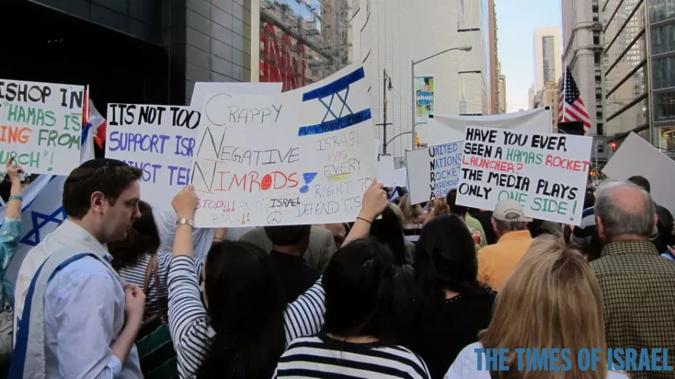 הפגנה נגד התקשורת בניו יורק