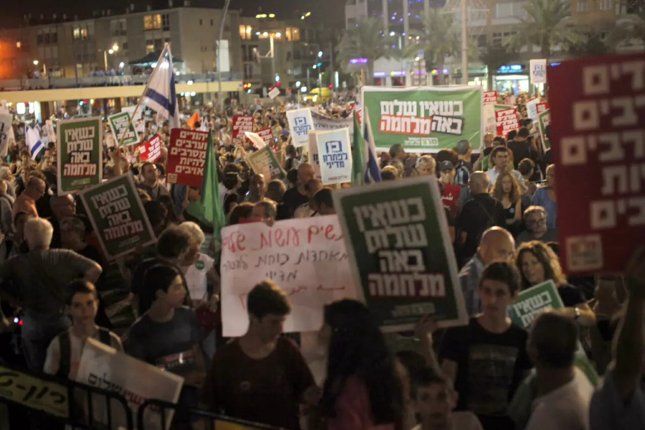 נילחם על זכותכם להשמיע את דבריכם. הפגנת השמאל, שבת