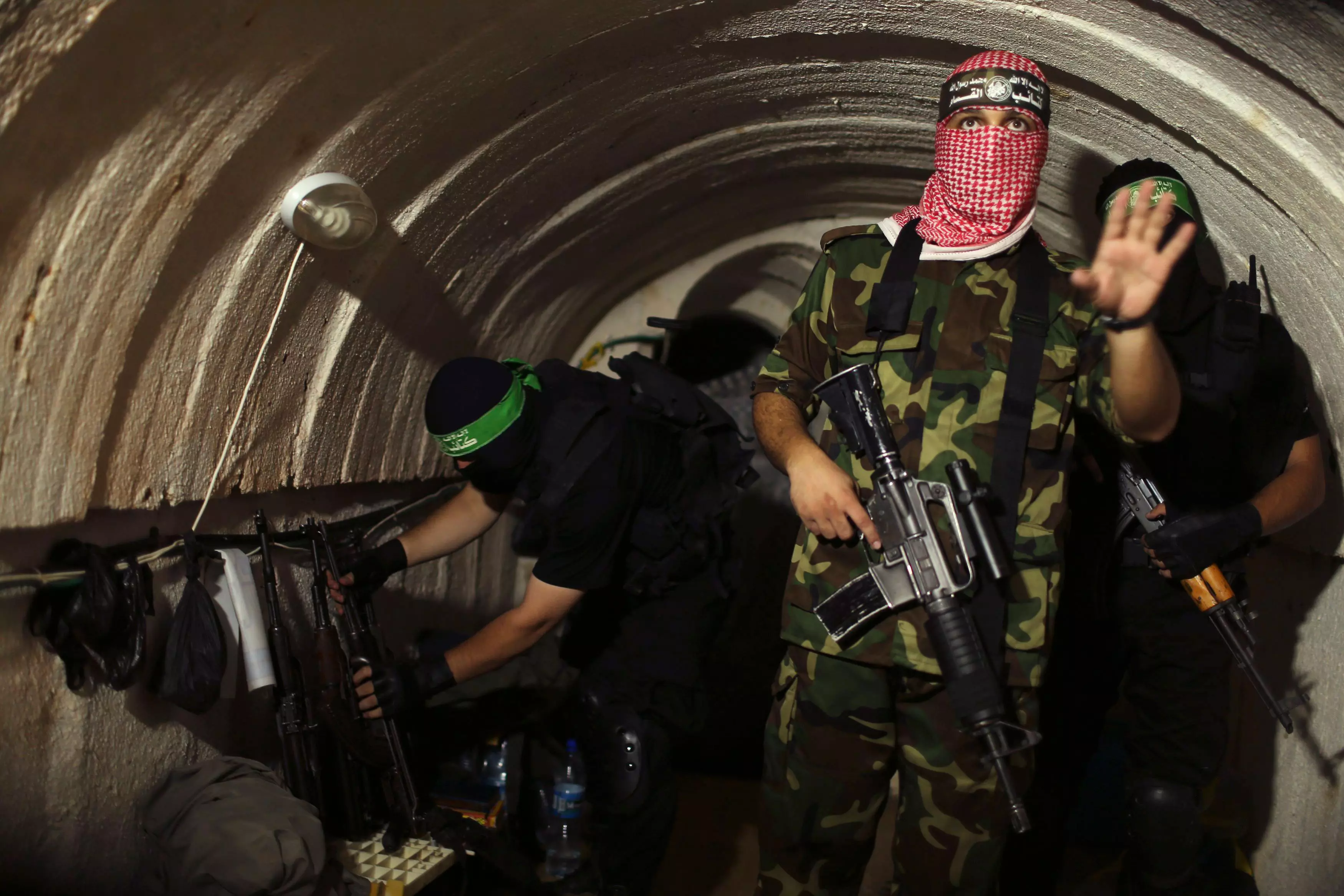 פעילי חמאס בתוך מנהרת טרור  רצועת עזה, אוגוסט 2014