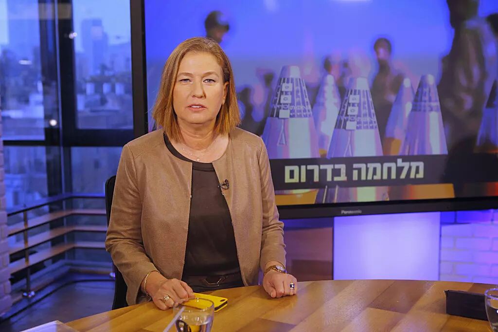 "אצלה הכל זה בחורי ישיבות. אנחנו פוחדים מאד מכך" ציפי לבני