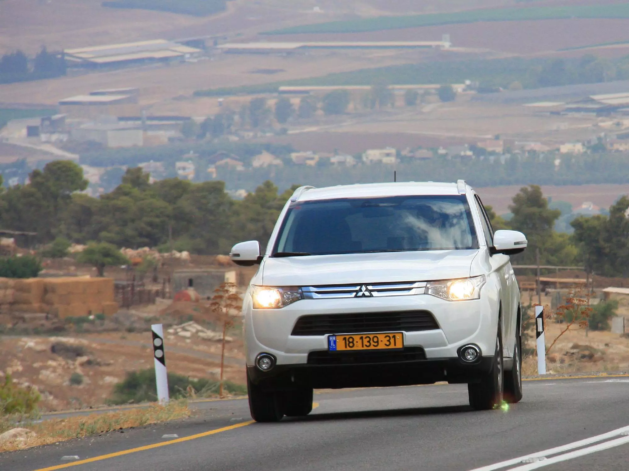 אאוטלנדר במעלה גלבוע. הייתי מעדיף את הדיזל 4X4