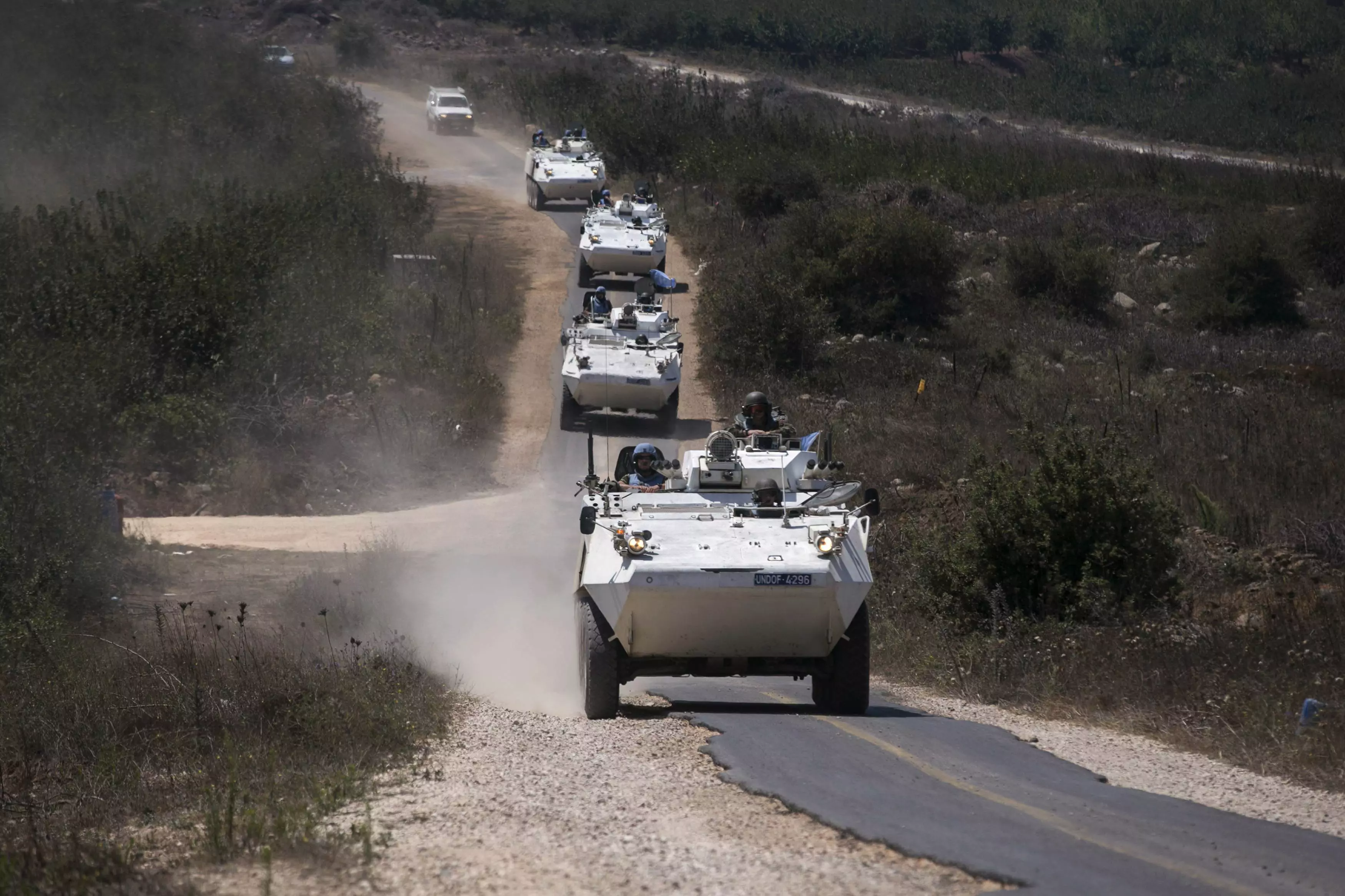 נמלטים מהקרבות בסוריה. שיירת כלי רכב של אונדו"ף