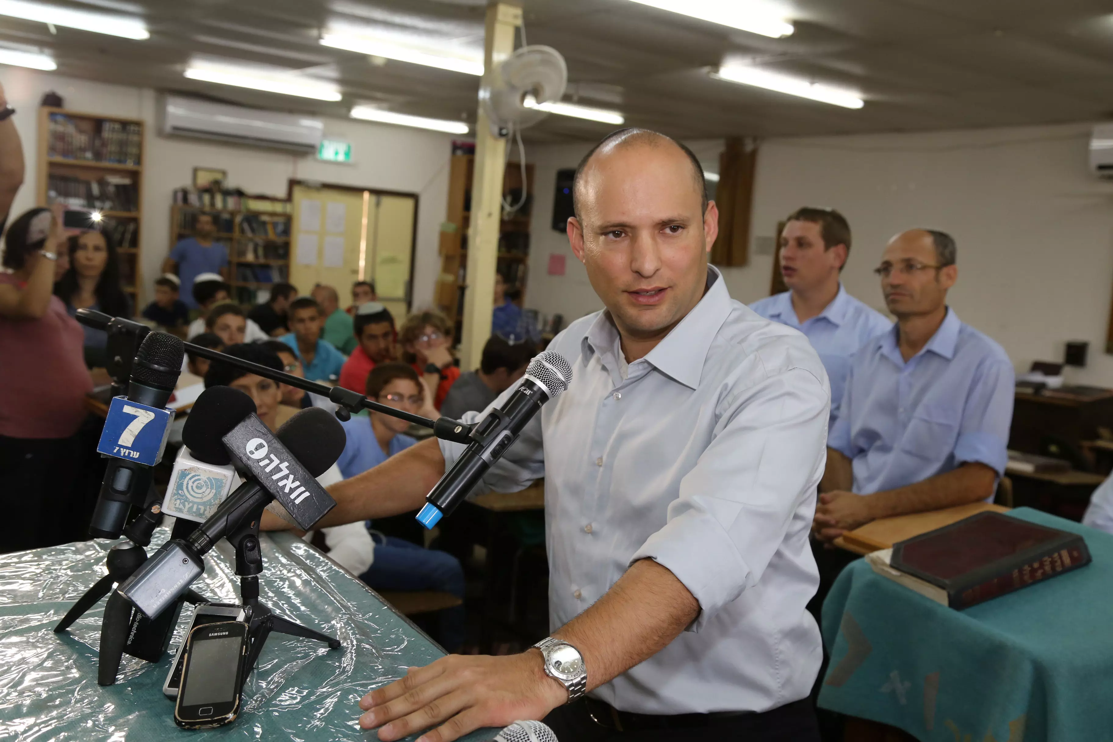 "אתם חוד החנית". בנט