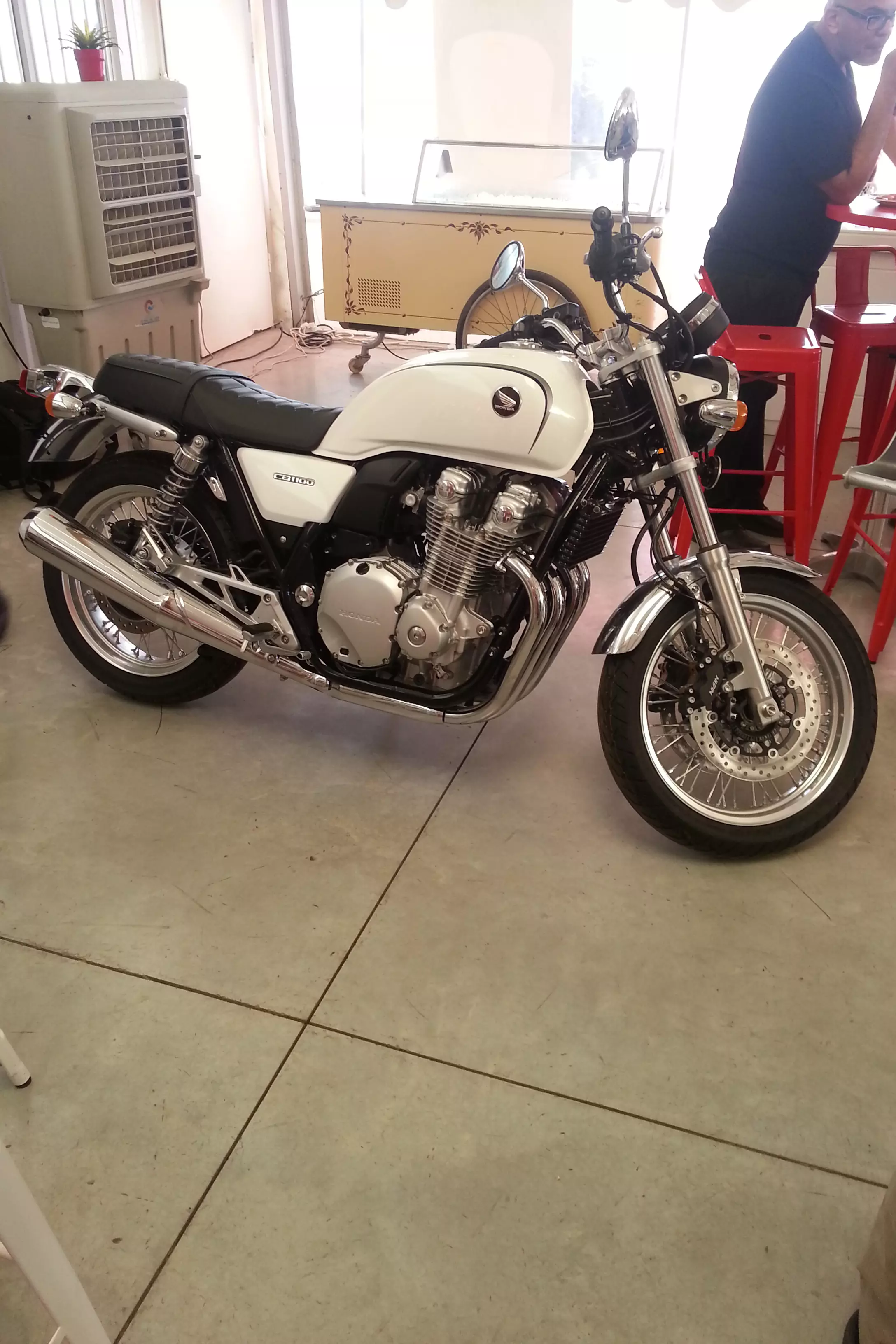 הונדה CB1100 - רטרו מודרני