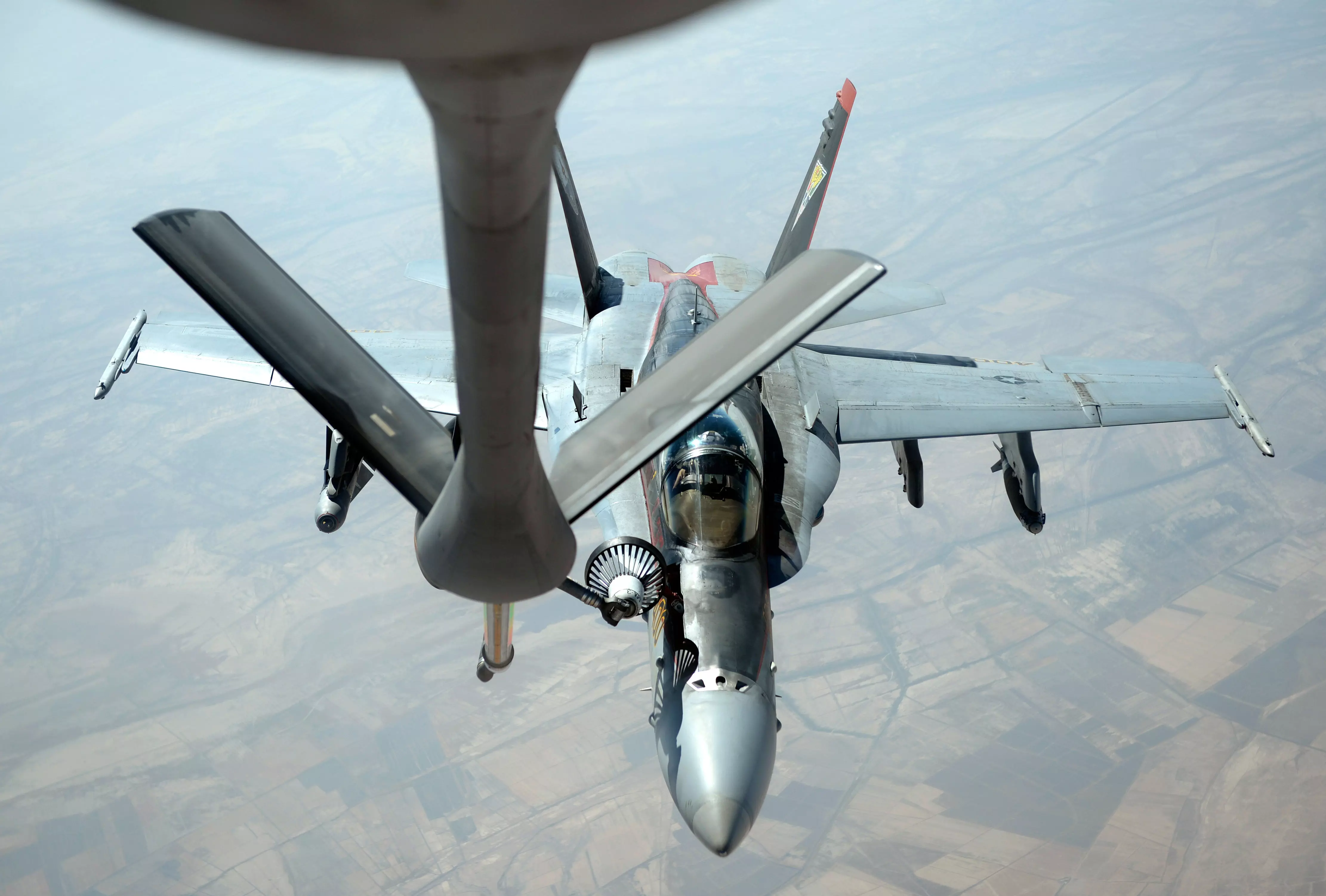 מטוס F-18 אמריקני במשימה נגד דאעש בעיראק
