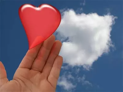 לב בעננים