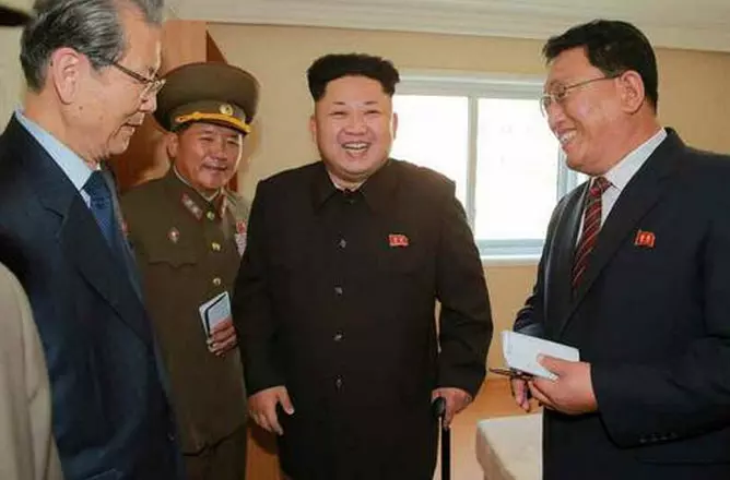 שליט קוריאה הצפונית, קים ג'ונג און, בהופעה ראשונה לאחר 40 יום, 13 באוקטובר 2014