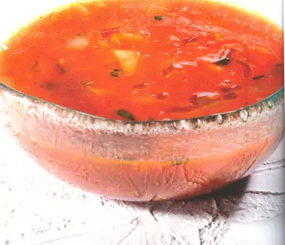 מרק עגבניות בבזיליקום מתוך: "כל ארוחה חגיגה", צילומים: אבשלום לוי