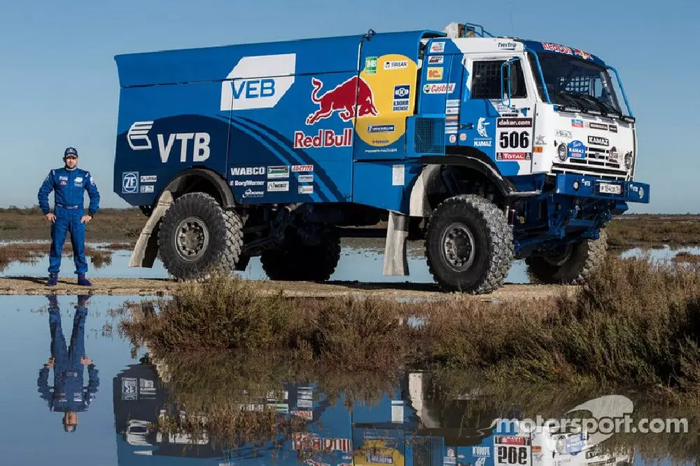 משאיות הענק הרוסיות מדהימות בביצועיהן המדבריים