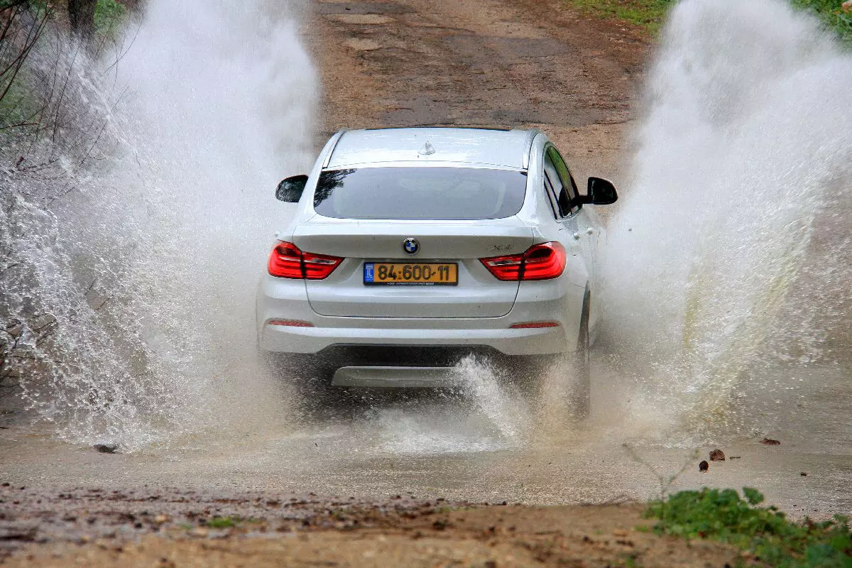 אנשי ב.מ.וו טוענים שמערכת xDrive מסוגלת להעביר את הכוח מגלגל לגלגל, תוך עשירית שניה. לא מדדתי זמנים אבל בשטח, זה עובד מצוין