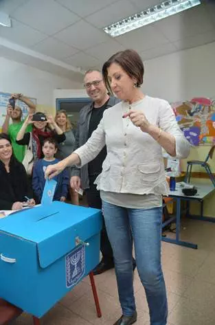 "לסיים את שש השנים הרעות של הימין בשלטון". גלאון