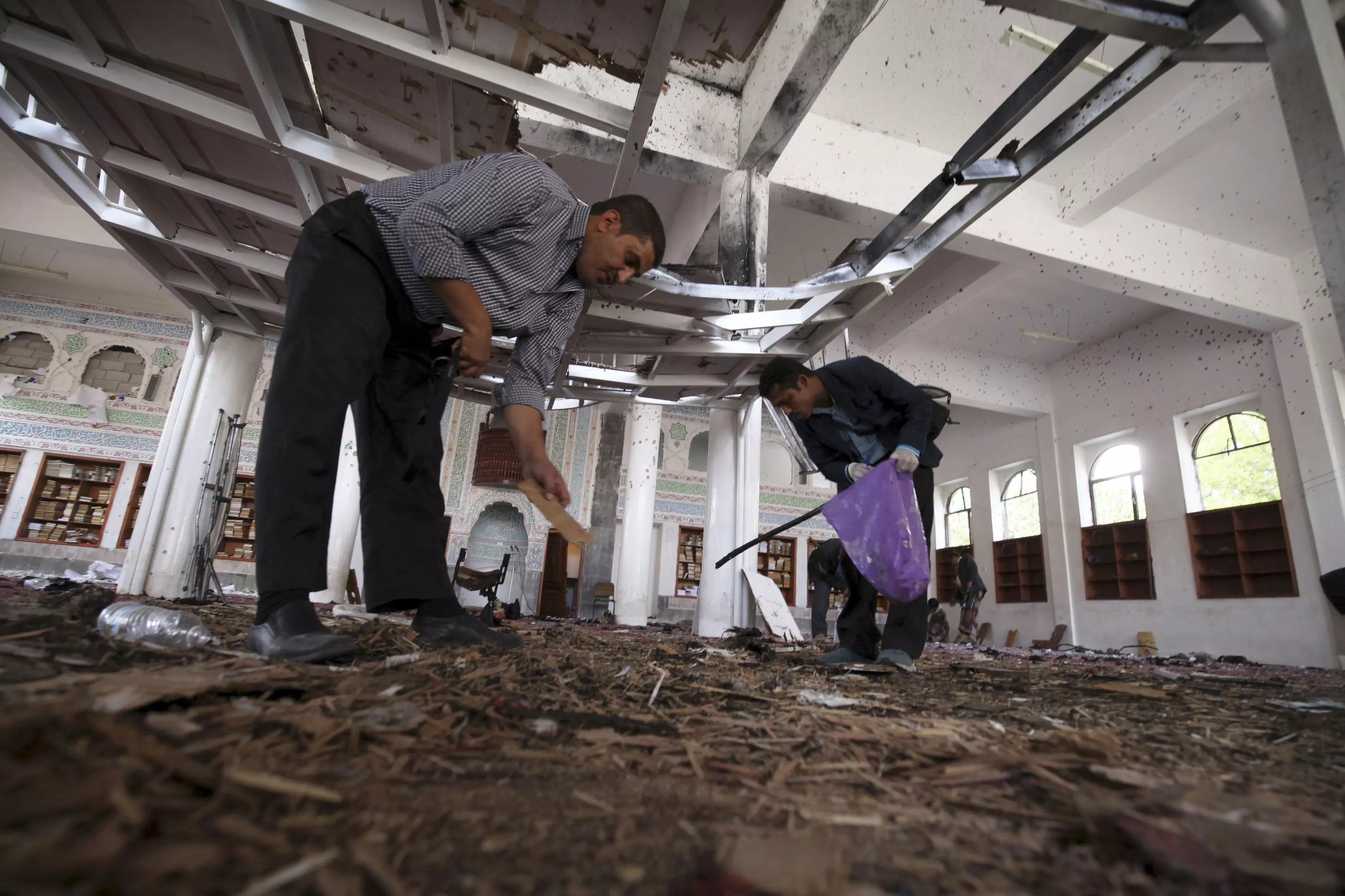 פיגוע שאירע בשני מסגדים השייכים לחות'ים השיעים בצנעא, בירת תימן, מרץ 2015