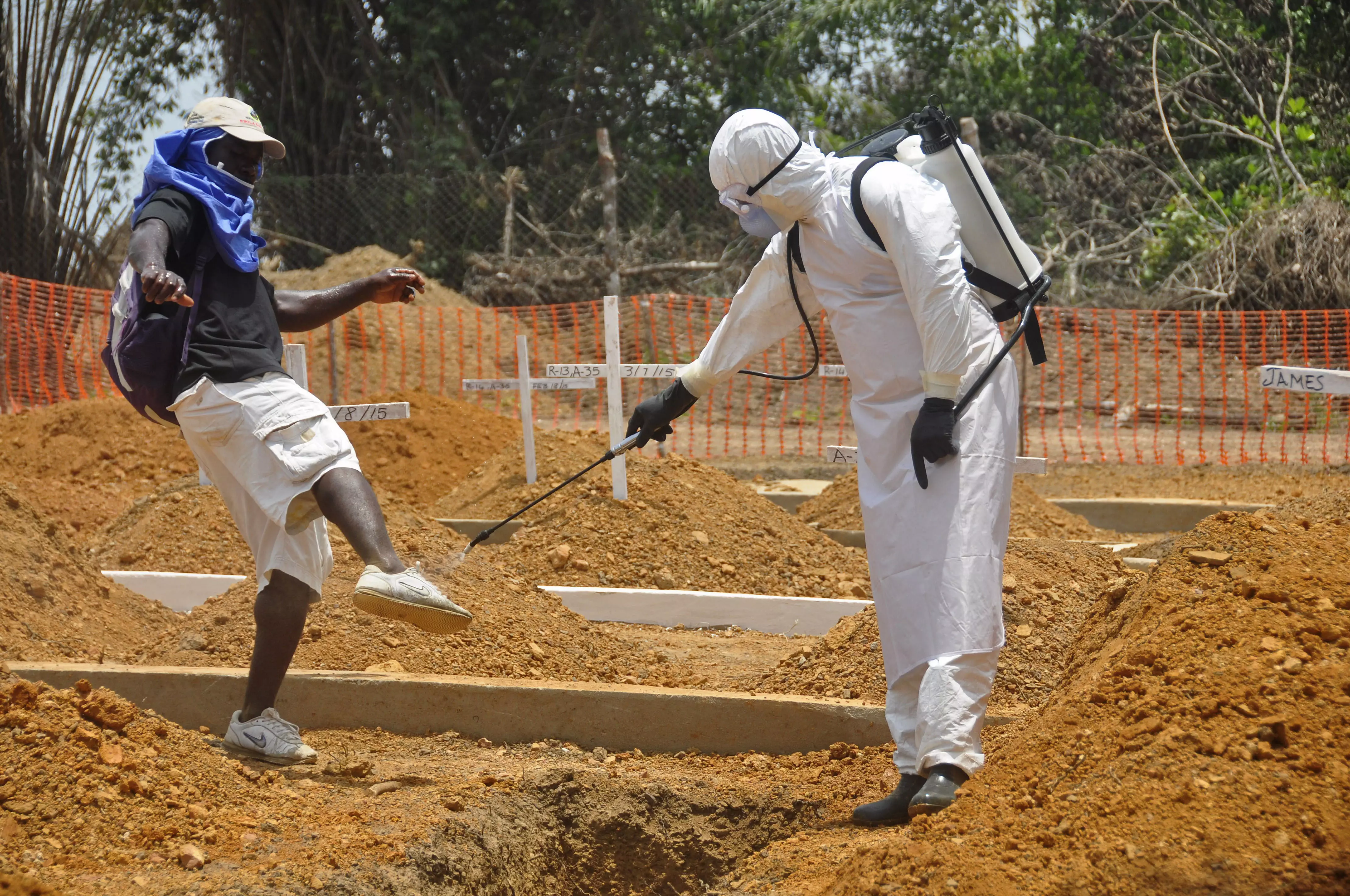 קבורת חולי אבולה בליבריה