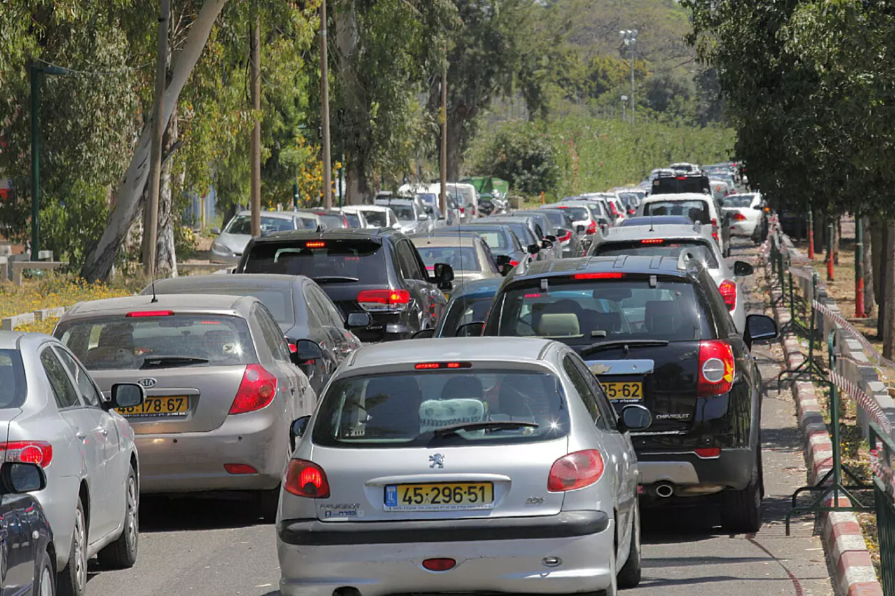 עומסי תנועה בכניסה לספארי ברמת גן, אפריל 2015