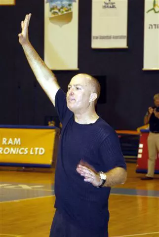 תגידו לי, ארבעה משחקים בתשעה ימים? מה כתוב לי, NBA על המצח? אדלשטיין