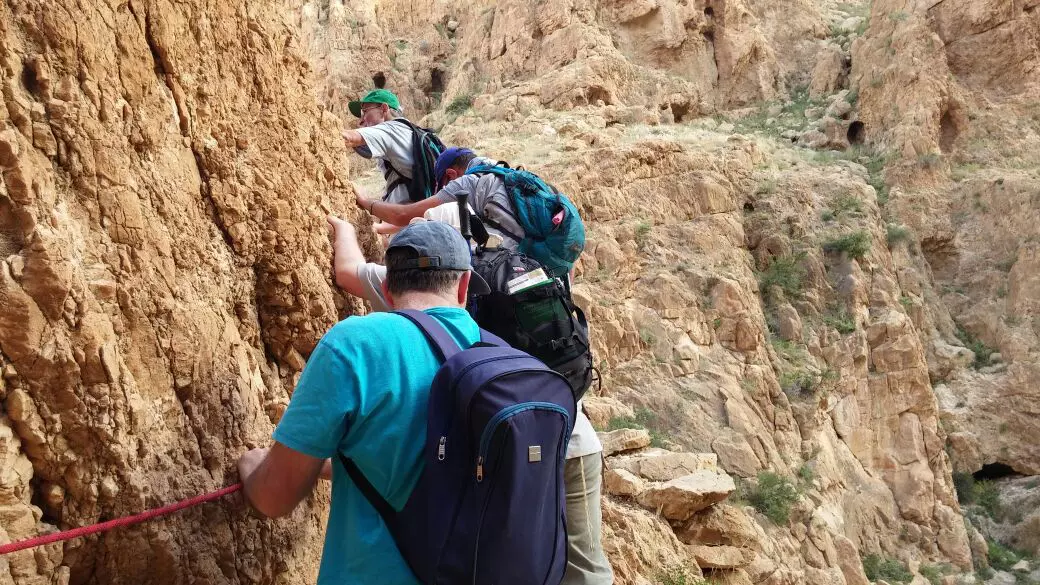 אנשי יחידת החילוץ בדרכם לחילוץ מטייל