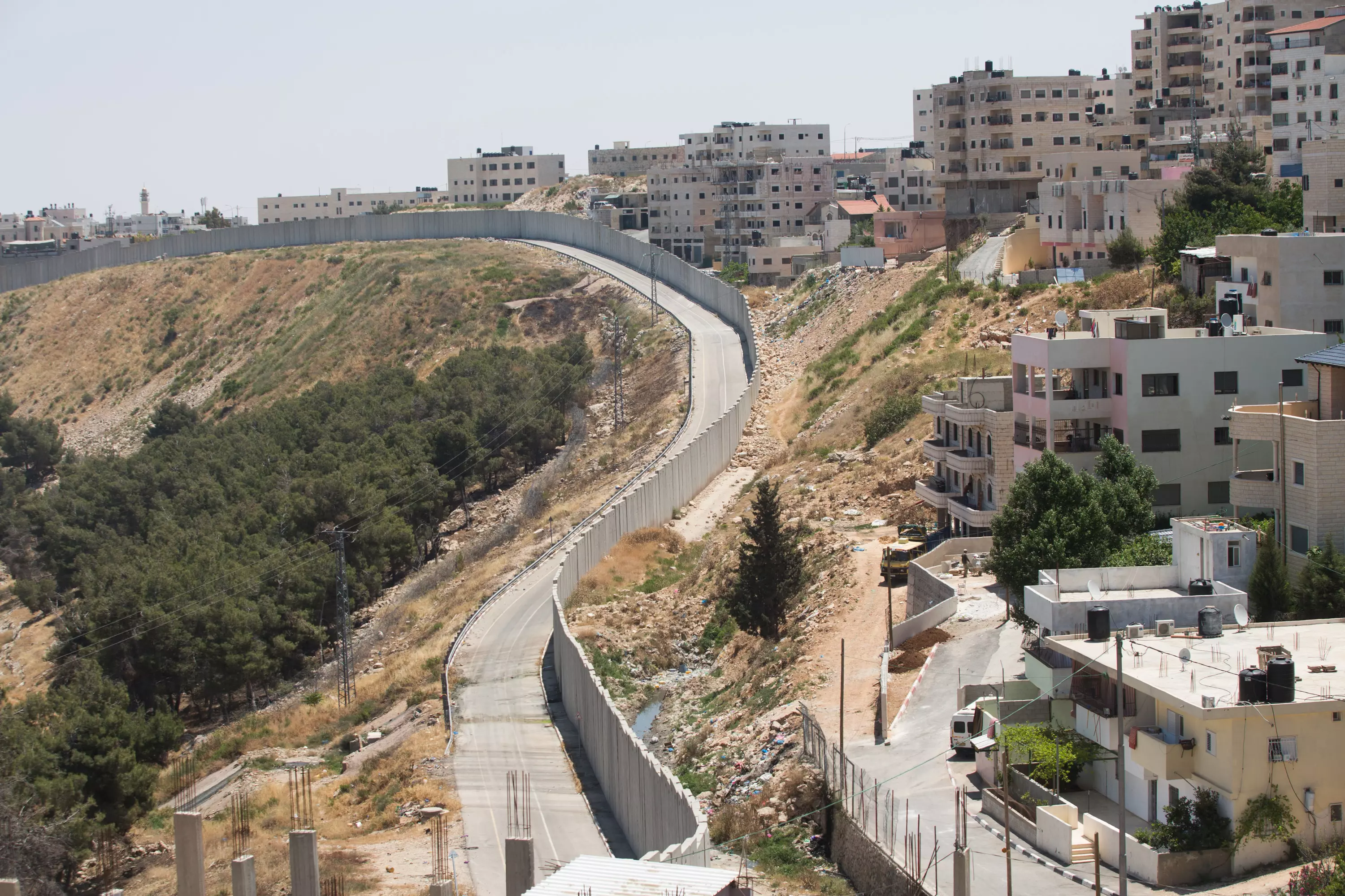 החומה במחנה הפליטים שועפאט