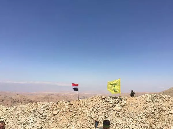 "דגלי סוריה וחיזבאללה הונפו מעל לגבעות"