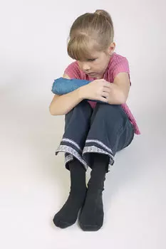 ילדה עצובה
