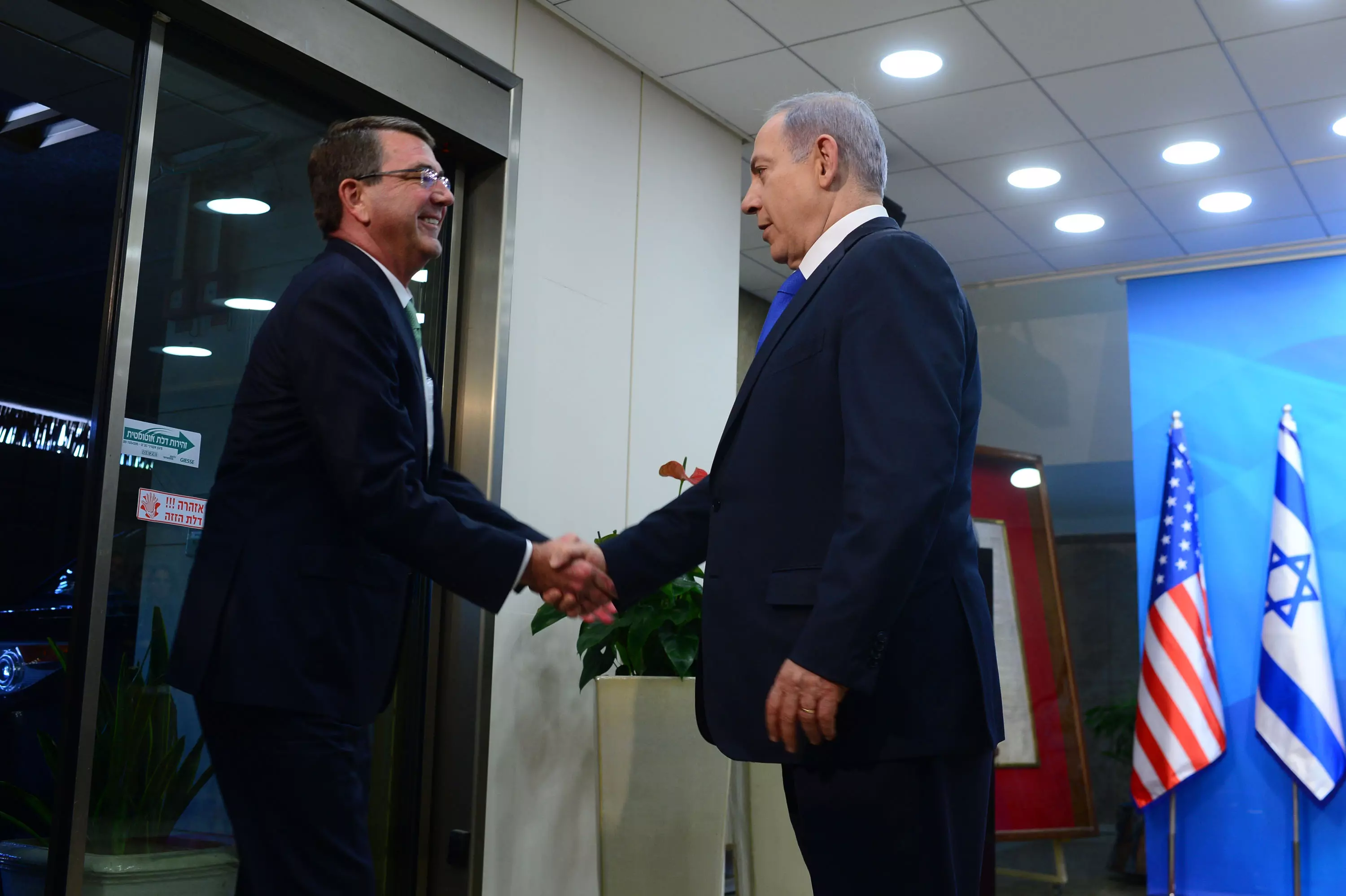 קרטר ונתניהו בפגישה בישראל בחודש שעבר