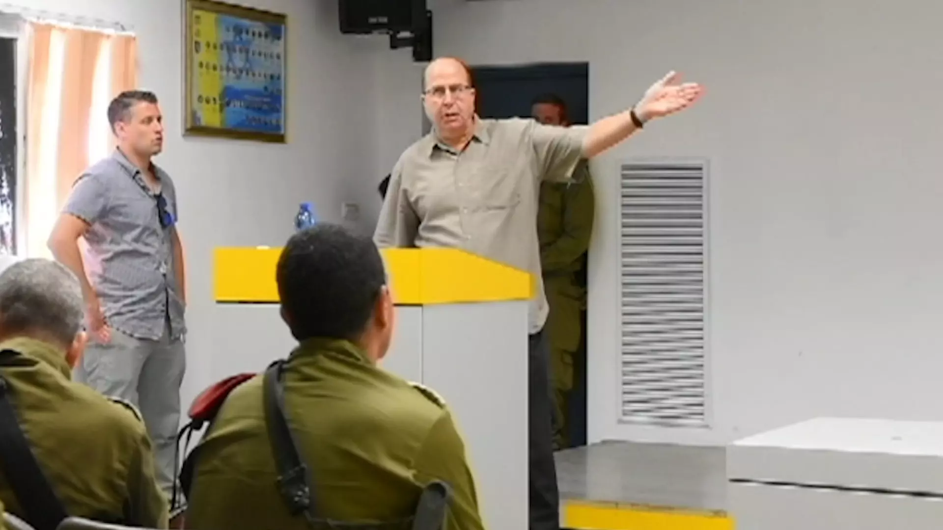 יעלון בשיחה עם קצינים מאוגדת יהודה ושומרון, אתמול