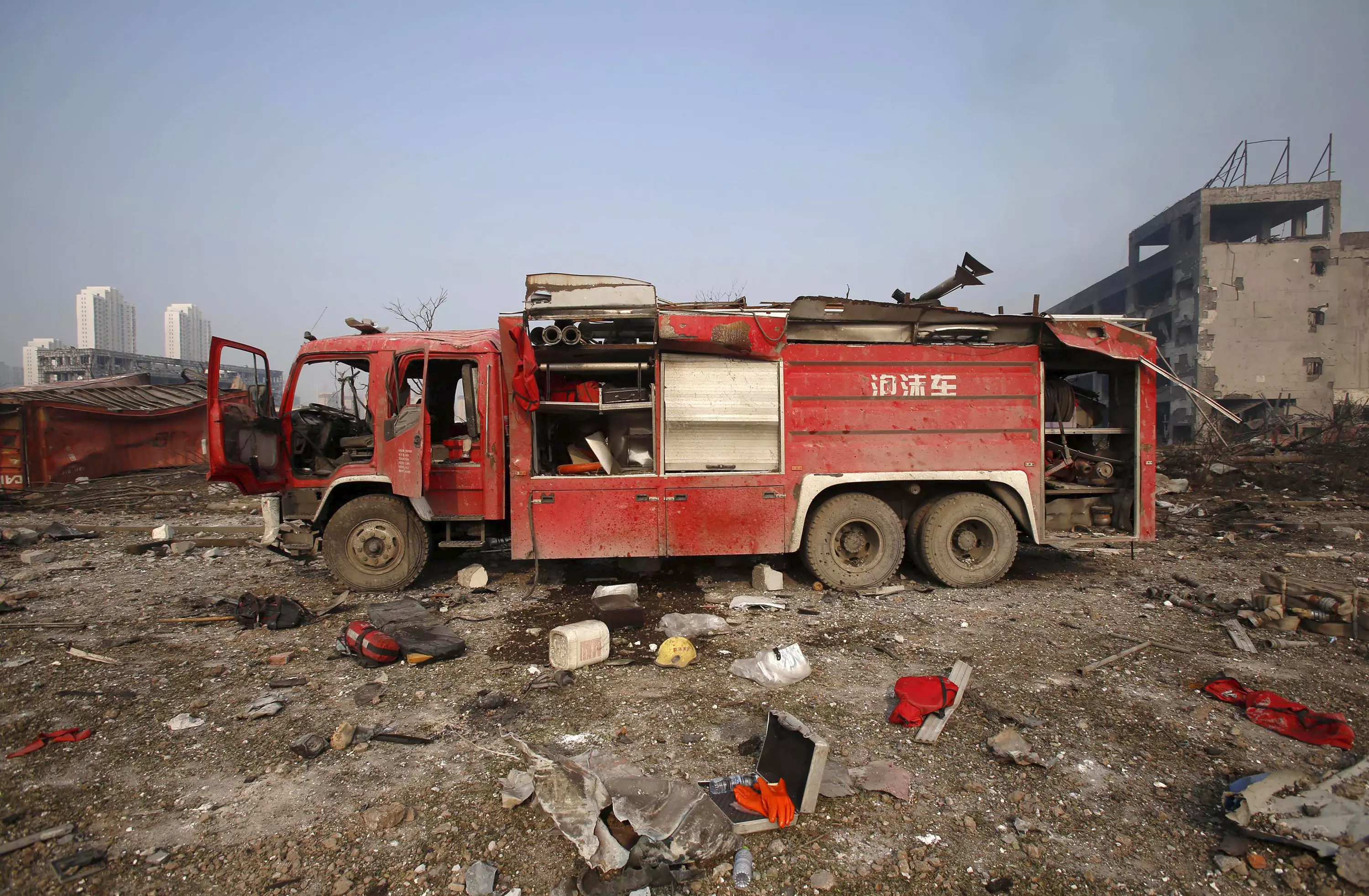 תמונות מזירת הפיצוצים בעיר הנמל טיאנג'ין, סין, 16 באוגוסט 2015
