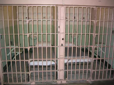 אילוסטרציה תא מעצר בית כלא