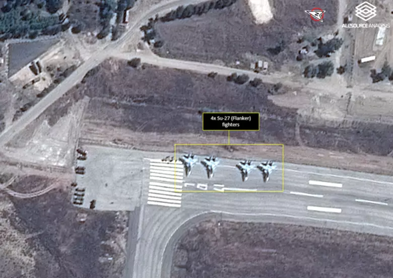 מטוסי סוחוי בבסיס הרוסי החדש בלטקיה