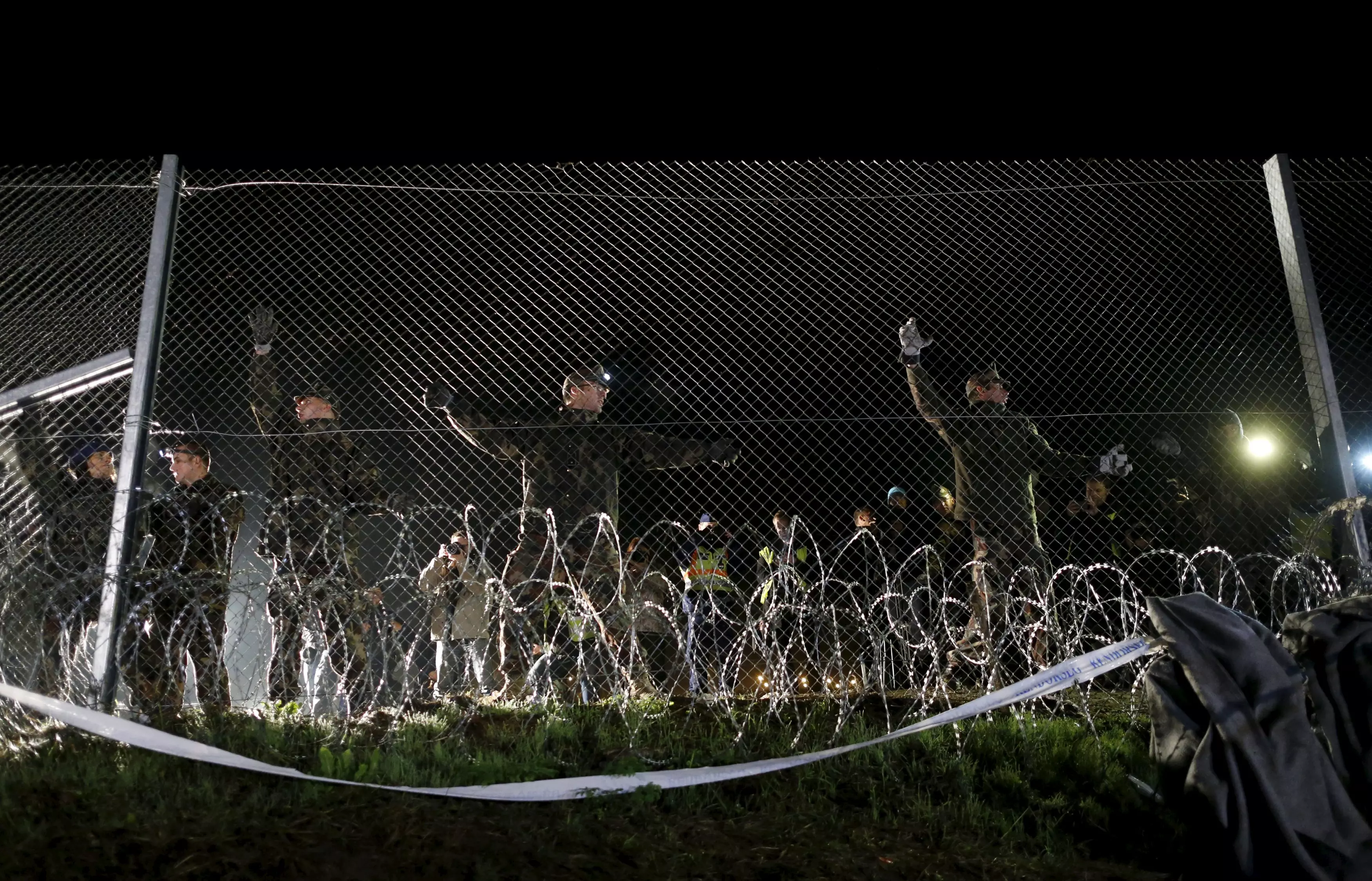חיילים הונגרים אוטמים את הגבול