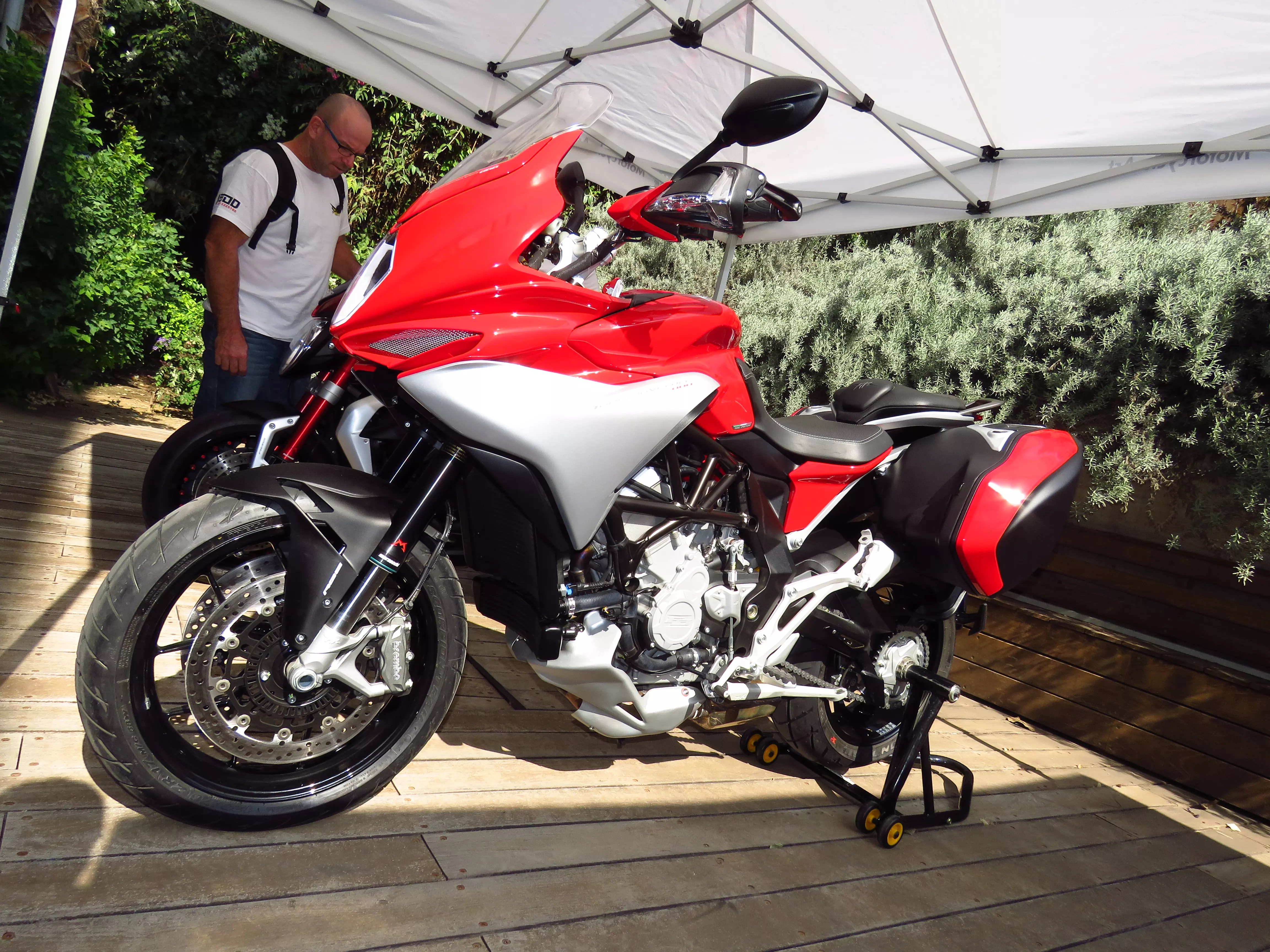 אופנוע תיור זקוף חדש שנכנס לאחרונה לשורות MV אגוסטה