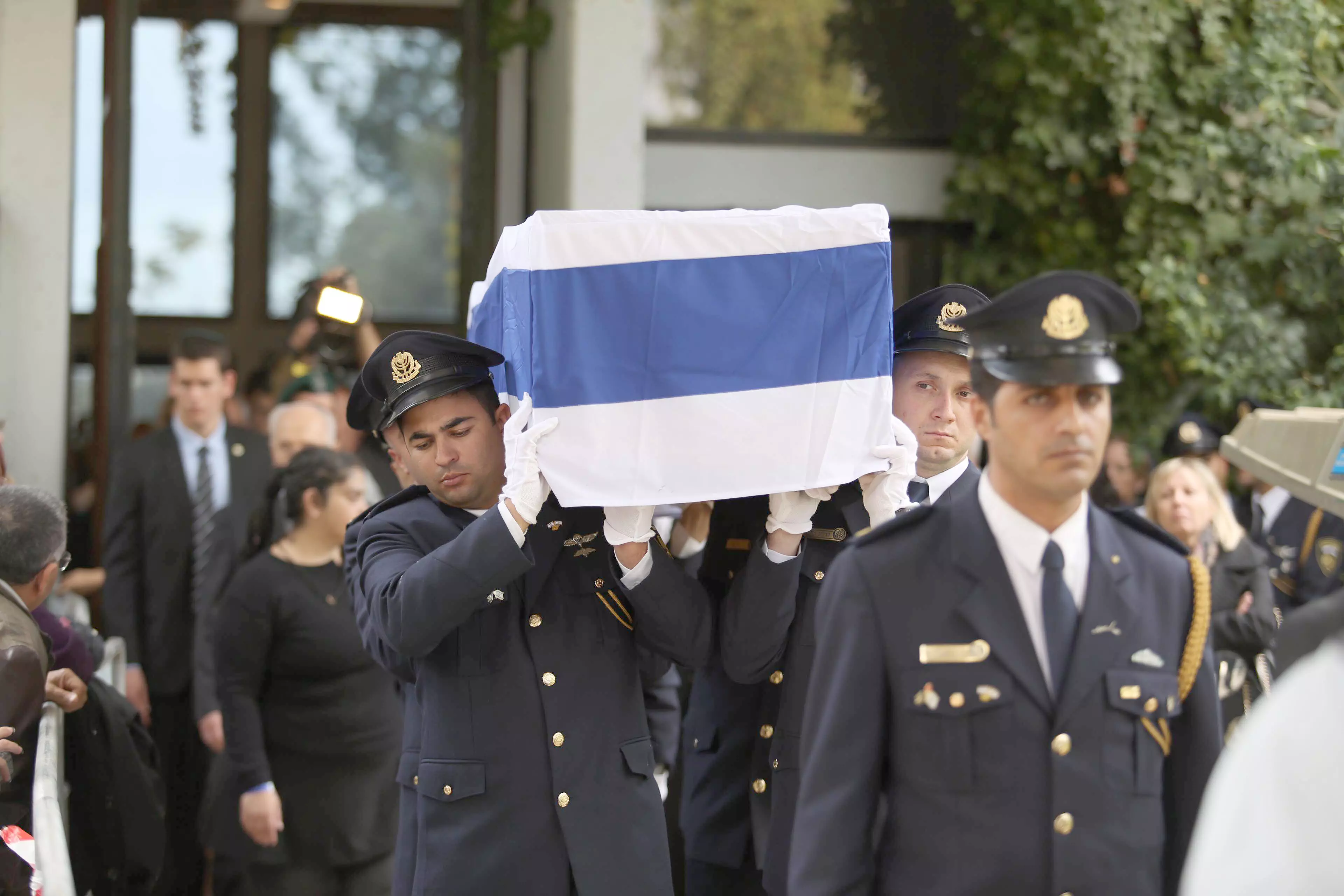מסע הלוויה של הנשיא לשעבר יצחק נבון מבית הנשיא להר הרצל. נובמבר 2015