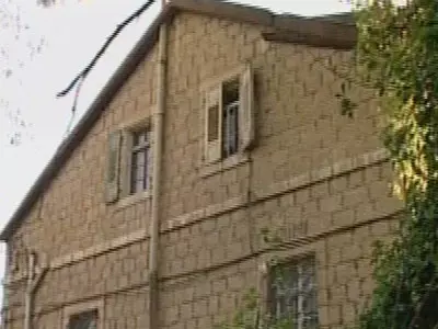 הבית ברחוב כרמיה. מדובר בחיפושים בלבד ולא בחקירות