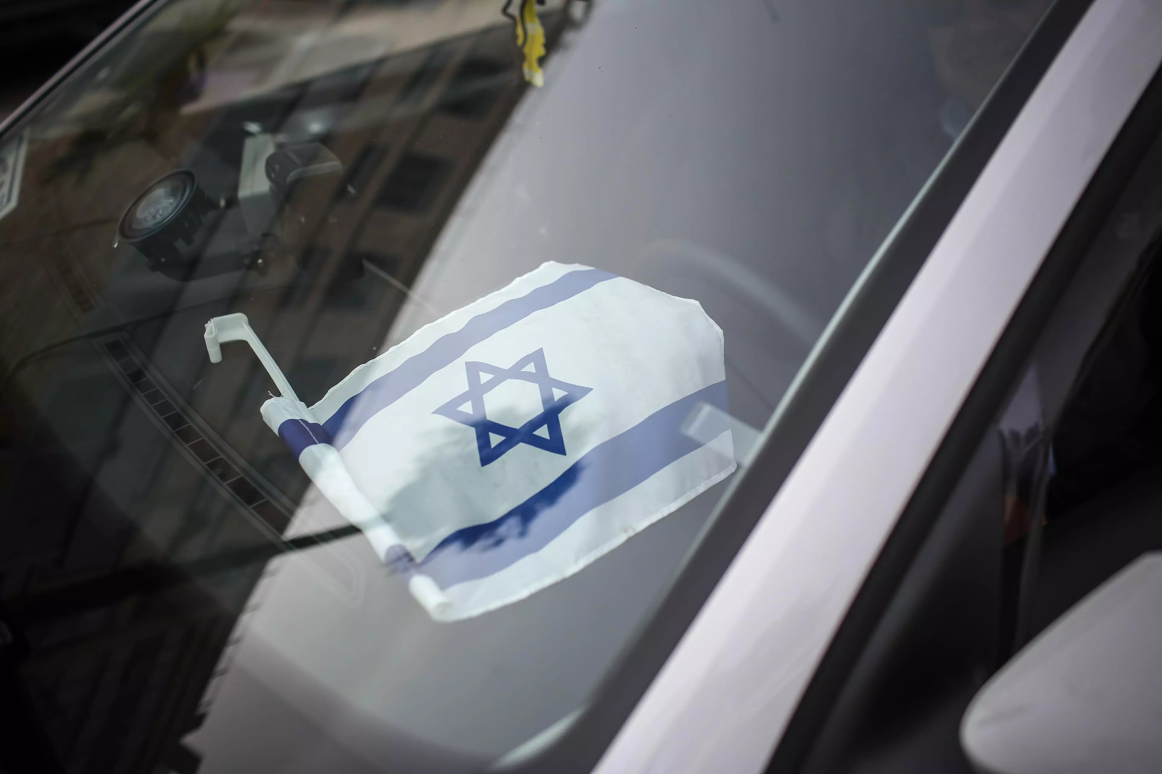 נהגי מוניות יהודים בירושלים, דואגים כי יחשבו שהם ערבים לאור המצב הבטחוני. נובמבר 2015