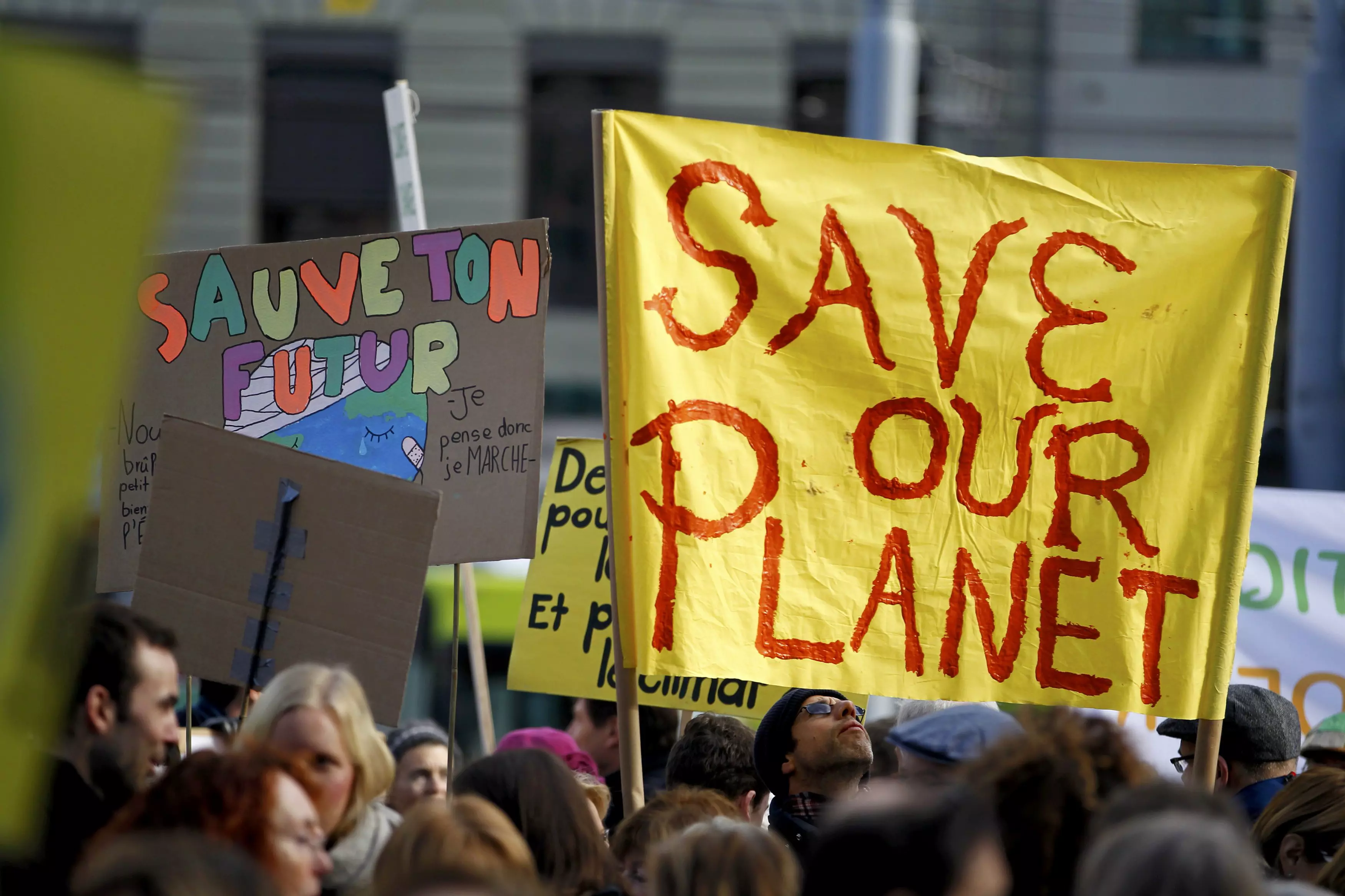"הצילו את כדור הארץ". ברחבי העולם, מפגינים יצאו לרחובות לקראת הוועידה