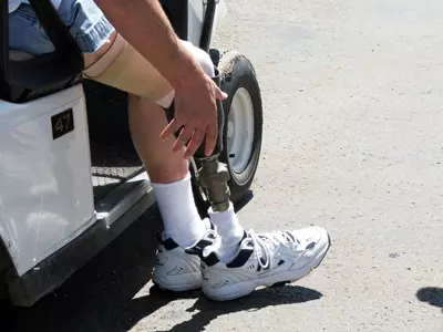השודד ורגלו שבו ונפגשו בתא המעצר