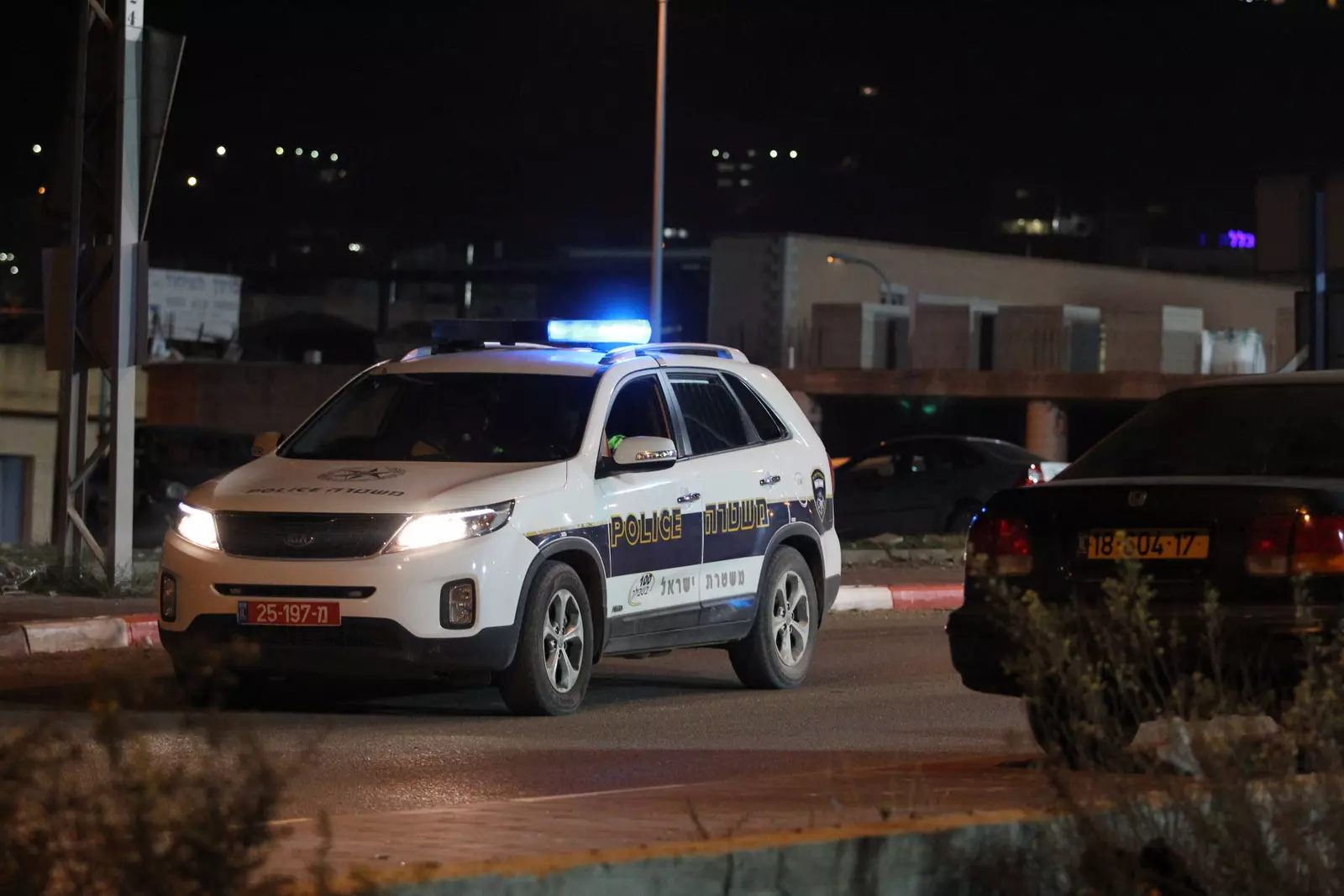 ניידת משטרה מחוץ לאצטדיון דוחא, סכנין