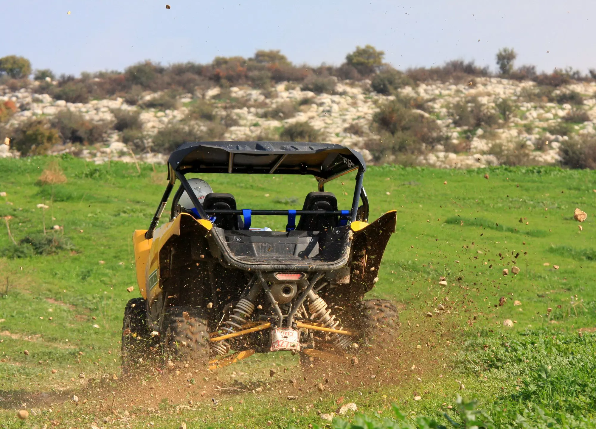 המכונה מושכת אותך לנהיגה קיצונית, נראה כי אמינות המכלולים גבוהה מאוד - בעיקר תיבת ההילוכים המכאנית