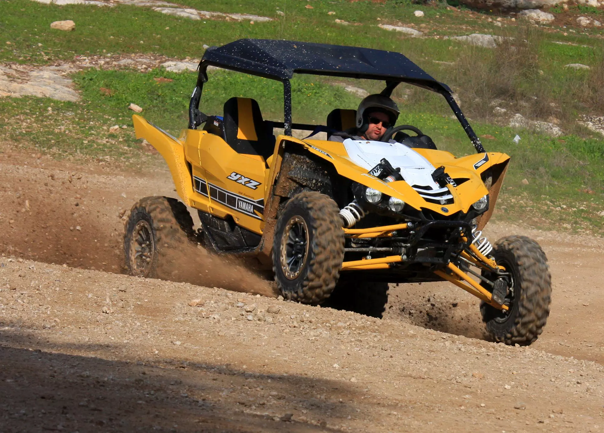 ריכוז מירבי בכל פנייה, ריקוד מכאני מושלם. ימאהה השקיעו שש שנים בפיתוח ויצא להם כלי אדיר, על הפעם הראשונה. טוב, היה להם ממי ללמוד!