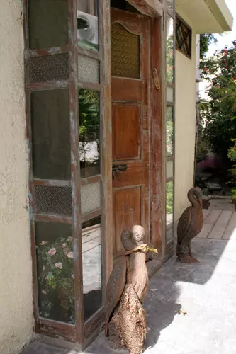 דלת הכניסה של גוסטבה