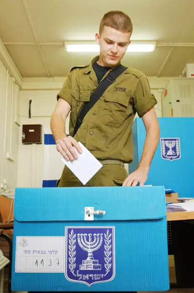 אחוז ההצבעה של החיילים עומד על כ-35%, בדומה לאחוזי ההצבעה בקרב האזרחים