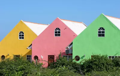 בתים צבעוניים