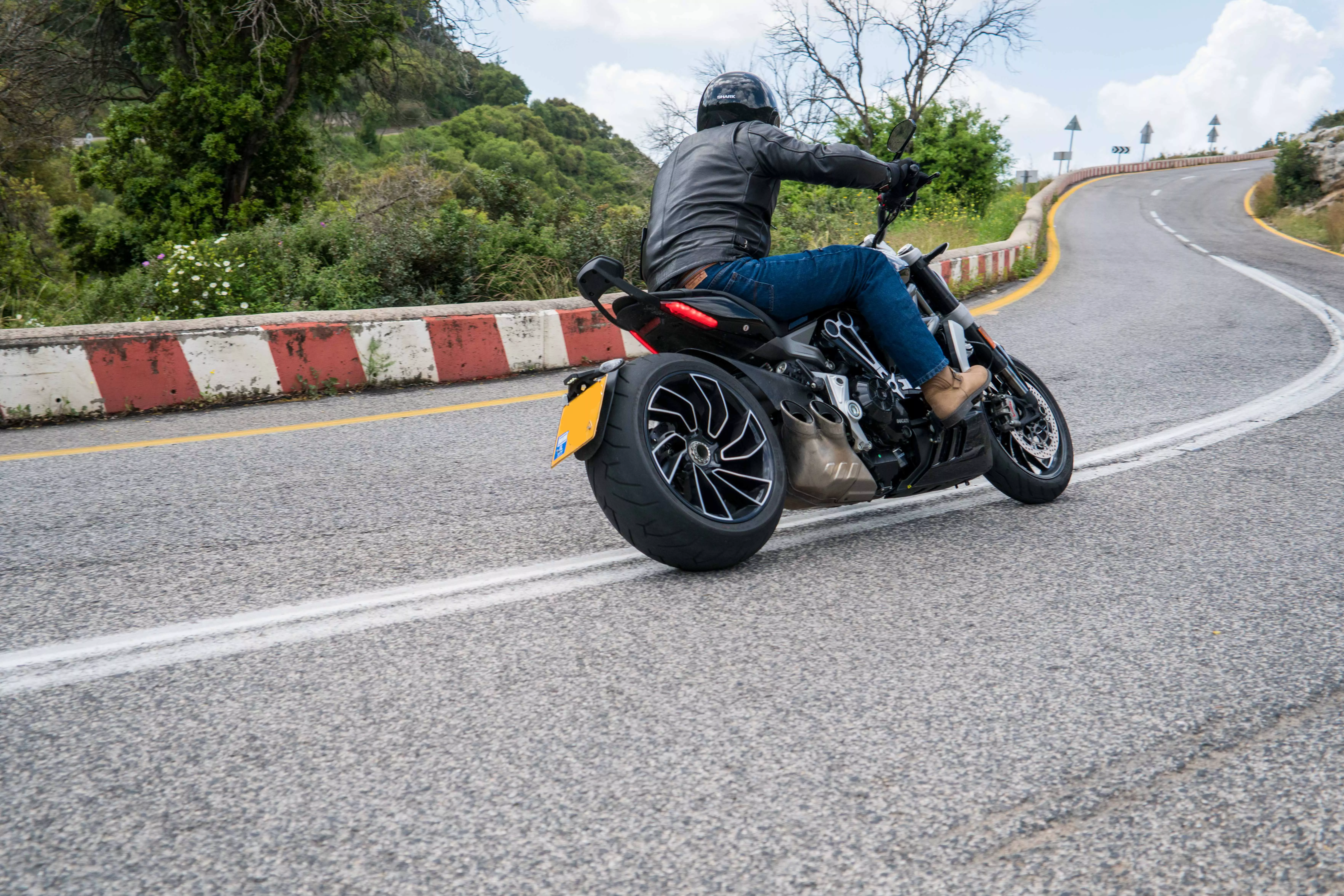 מבחן אופנוע דוקאטי X דיאבל S 1300. מרץ 2016