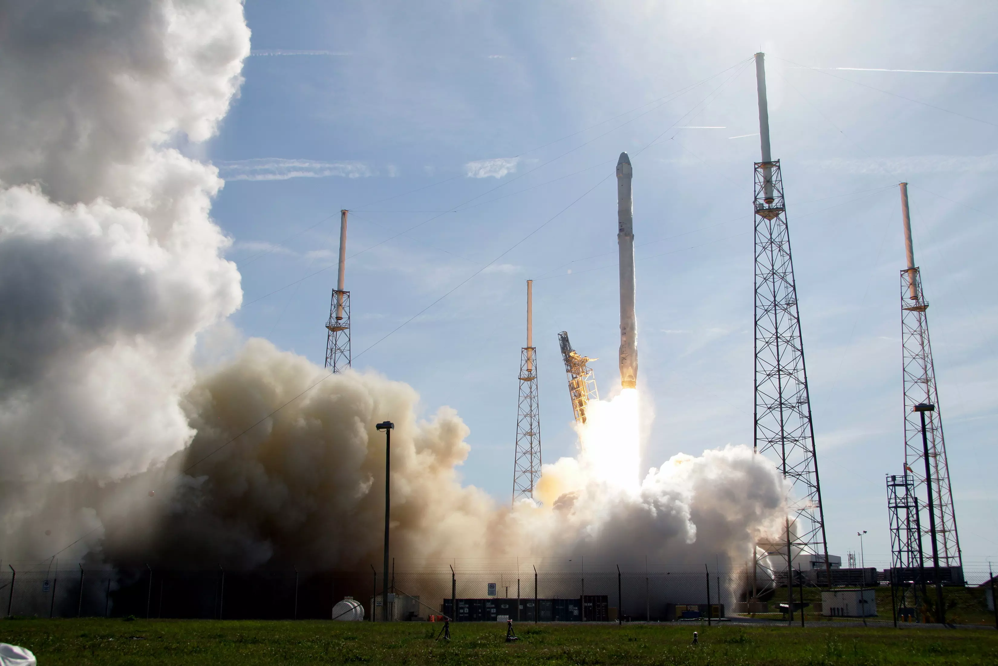 טיל "פלקון 9" של חברת SpaceX שוגר עם ציוד אספקה לתחנת החלל הבינלאומית, 8 באפריל 2016